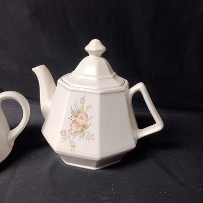 2 TEAPOTS