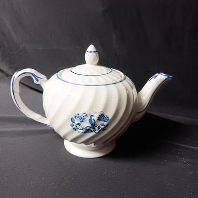 2 ELLGREAVE ENGLAND IRONSTONE TEAPOTS