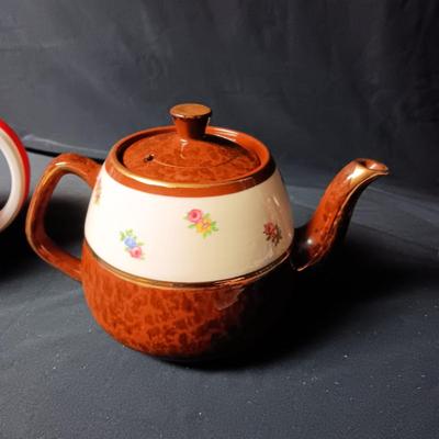 ARTHUR WOOD AND CZECHOSLOVAKIA TEAPOTS