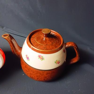 ARTHUR WOOD AND CZECHOSLOVAKIA TEAPOTS