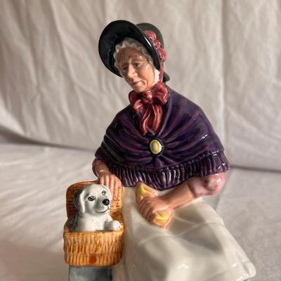 Royal Doulton â€œNew Companionsâ€ Figurine (DR-DZ)