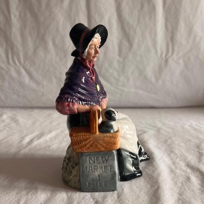 Royal Doulton â€œNew Companionsâ€ Figurine (DR-DZ)