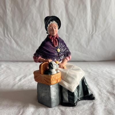 Royal Doulton â€œNew Companionsâ€ Figurine (DR-DZ)