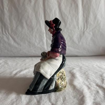 Royal Doulton â€œNew Companionsâ€ Figurine (DR-DZ)