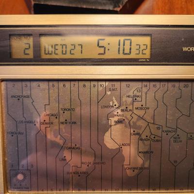 Seiko World Time Touch Screen Day Date Clock Time zones Working