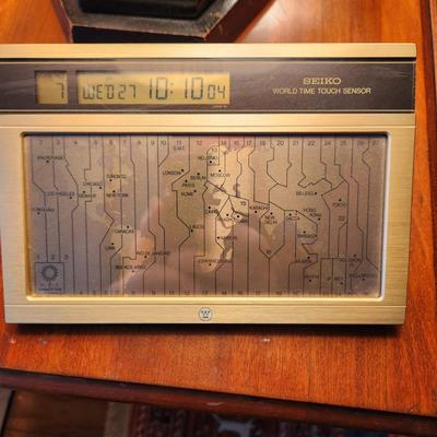 Seiko World Time Touch Screen Day Date Clock Time zones Working