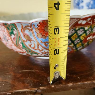 Asian Decorated Scalloped Bowl w Stand