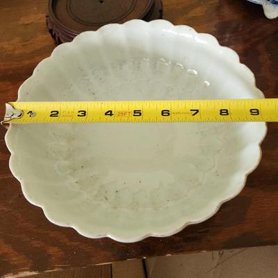 Asian Decorated Scalloped Bowl w Stand