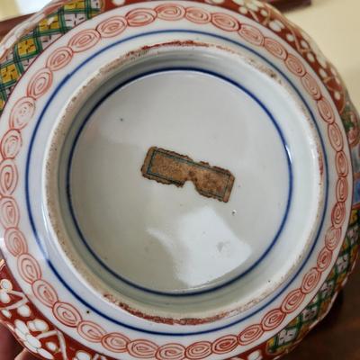 Asian Decorated Scalloped Bowl w Stand