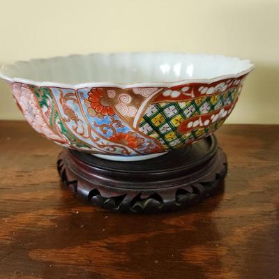 Asian Decorated Scalloped Bowl w Stand
