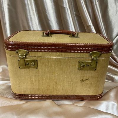 Vintage Skyway Train Case with key