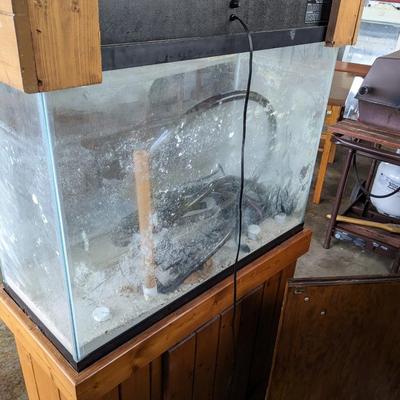 Well Sealed Fresh Water 30 Gallon Aquarium, Loads of Accessories