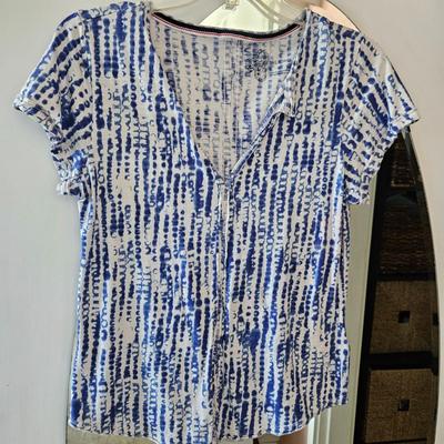 WOMEN'S BLUE AND WHITE TEESHIRT