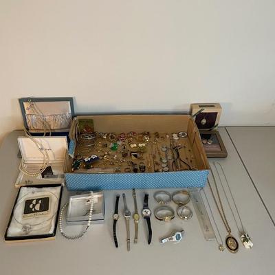 Lot of Jewelry