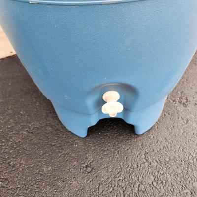 Igloo Sport Water Cooler on wheels w Spigot