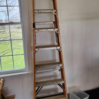 8 foot Husky Ladder