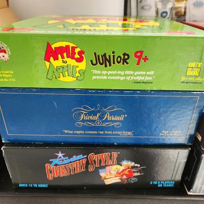 Game Lot Chess, Uno Apples to Apples Trivia pictionary