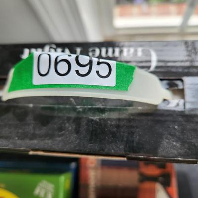 Game Lot Chess, Uno Apples to Apples Trivia pictionary