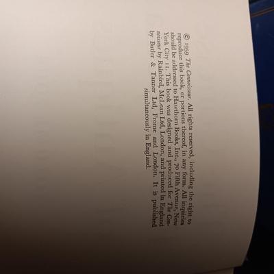 NON FICTION BOOKS ON ANTIQUES AND COLLECTIBLES