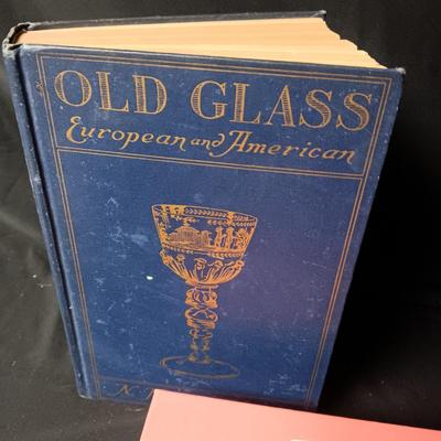 NON FICTION BOOKS ON ANTIQUES AND COLLECTIBLES
