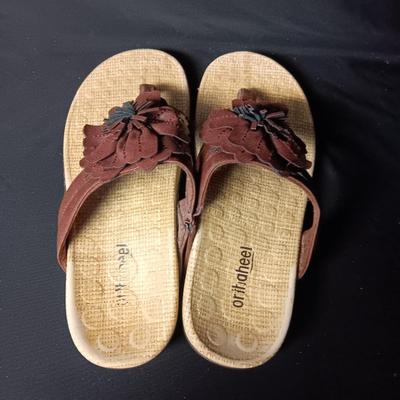LIKE NEW ORTHAHEEL SANDALS SIZE 7