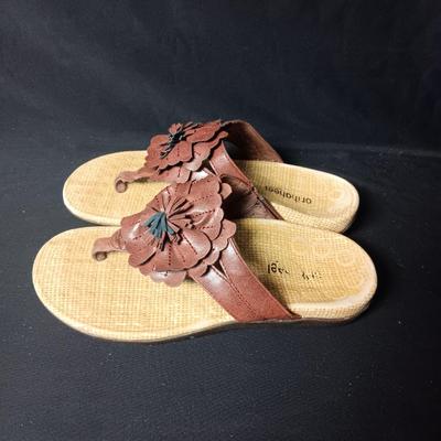 LIKE NEW ORTHAHEEL SANDALS SIZE 7