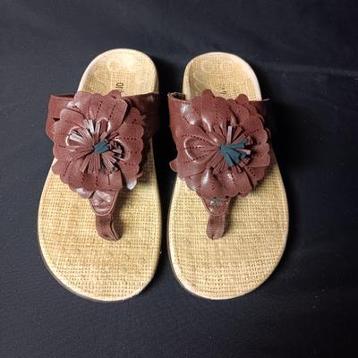 LIKE NEW ORTHAHEEL SANDALS SIZE 7