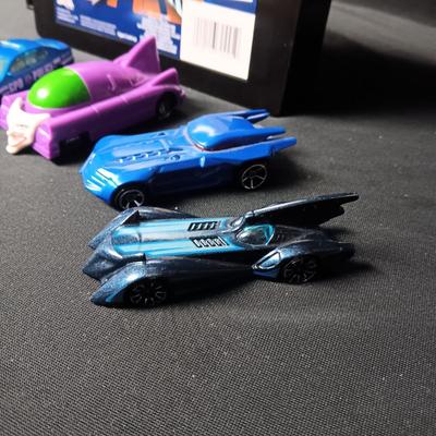 SMALL HOT WHEELS STORAGE BOX W/BATMAN CARS