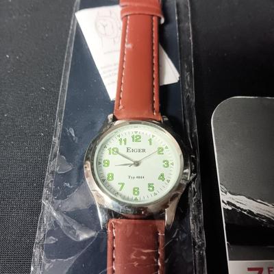 NEW WATCH AND VICTORINOX HALLOWEEN POCKET KNIFE