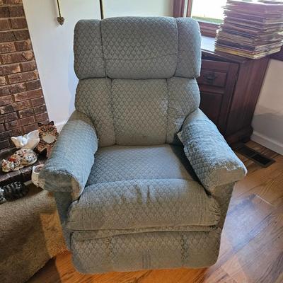 La-Z-Boy Recliner (LR-DW)