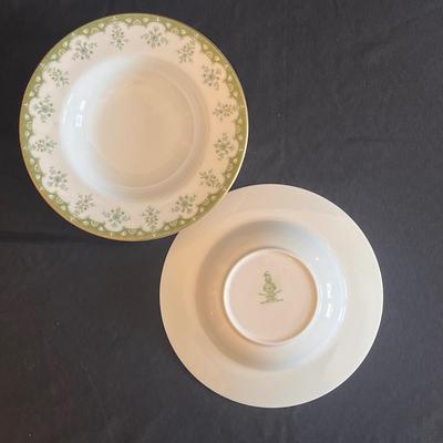 â€œAshmontâ€ Royal Doulton Fine China Set (DR-DZ)