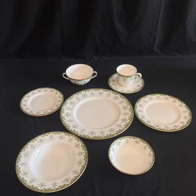 â€œAshmontâ€ Royal Doulton Fine China Set (DR-DZ)