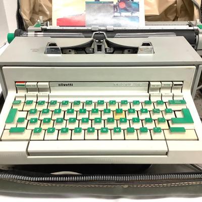 1092 Vintage Olivetti Praxis 48 Typewriter