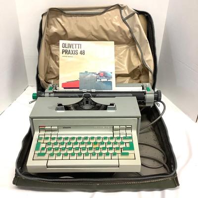 1092 Vintage Olivetti Praxis 48 Typewriter