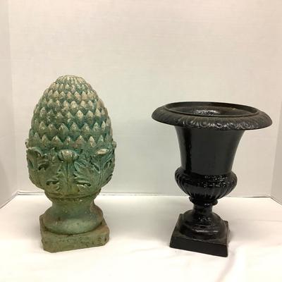 1094 Garden Pedestal & Metal Urn Planter