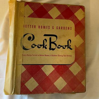 Large Collection of Vintage Cookbooks (D-MK)