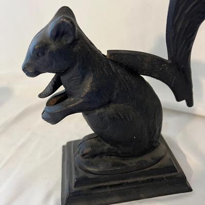 Cast Iron Squirrel Nutcracker and Beaver (D-MK)
