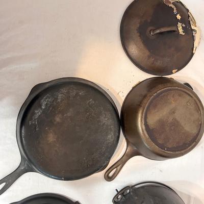 Old Collectible Cast Iron Wagner Ware Skillets and More (DR-DZ)