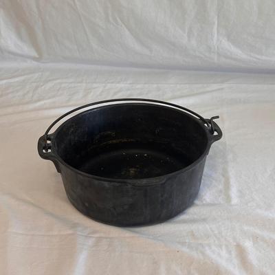 Old Collectible Cast Iron Wagner Ware Skillets and More (DR-DZ)