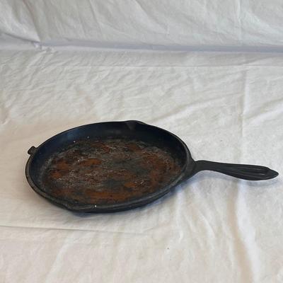 Old Collectible Cast Iron Wagner Ware Skillets and More (DR-DZ)