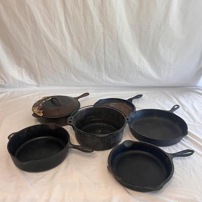 Old Collectible Cast Iron Wagner Ware Skillets and More (DR-DZ)