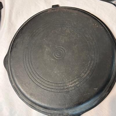 Old Collectible Cast Iron Wagner Ware Skillets and More (DR-DZ)