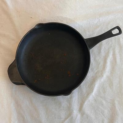 Assortment of Cast Iron Kitchenware (DR-DZ)