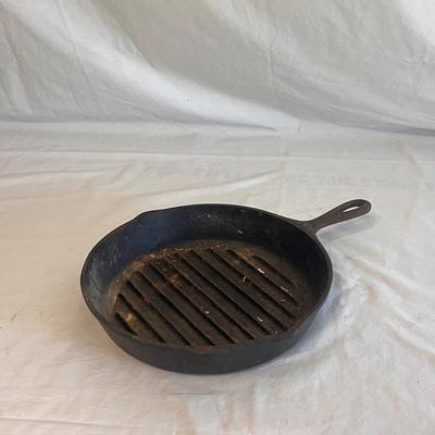 Assortment of Cast Iron Kitchenware (DR-DZ)
