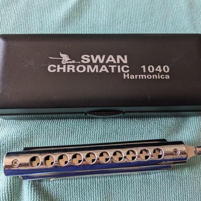 Swan Chromatic 1040