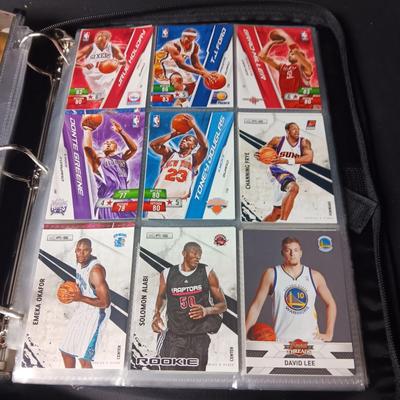 3 RING NOTEBOOK WITH FOOTBALL, BASKETBALL, BASEBALL AND OTHER TRADING CARDS