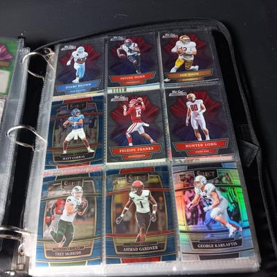 3 RING NOTEBOOK WITH FOOTBALL, BASKETBALL, BASEBALL AND OTHER TRADING CARDS