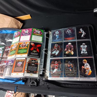 3 RING NOTEBOOK WITH FOOTBALL, BASKETBALL, BASEBALL AND OTHER TRADING CARDS