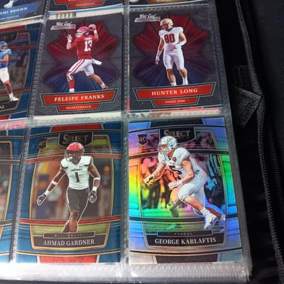 3 RING NOTEBOOK WITH FOOTBALL, BASKETBALL, BASEBALL AND OTHER TRADING CARDS