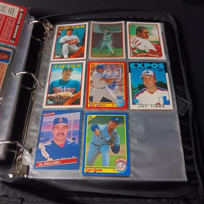 3 RING NOTEBOOK WITH FOOTBALL, BASKETBALL, BASEBALL AND OTHER TRADING CARDS